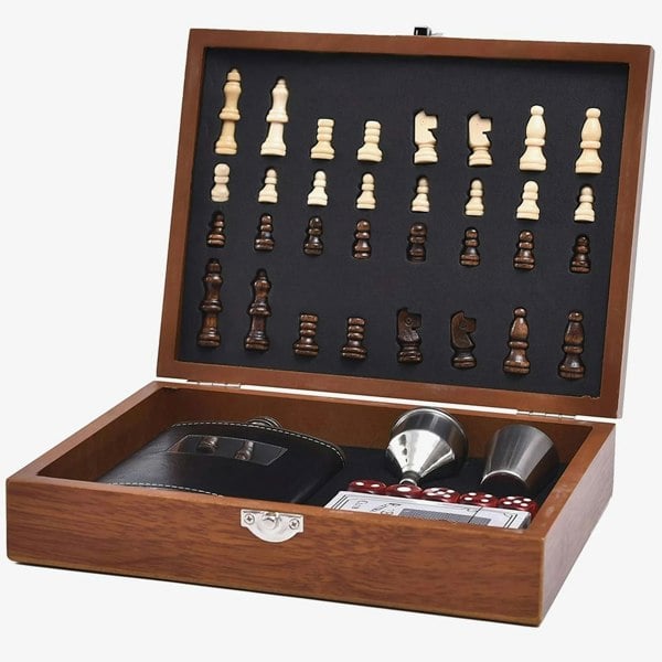 T. H. Baker Harvey Makin Mad Man Game Night Gift Set HM2227