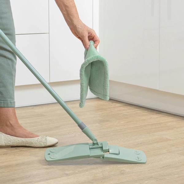 JVL Extended Microfibre Mop With 2 Replacement Heads - Green