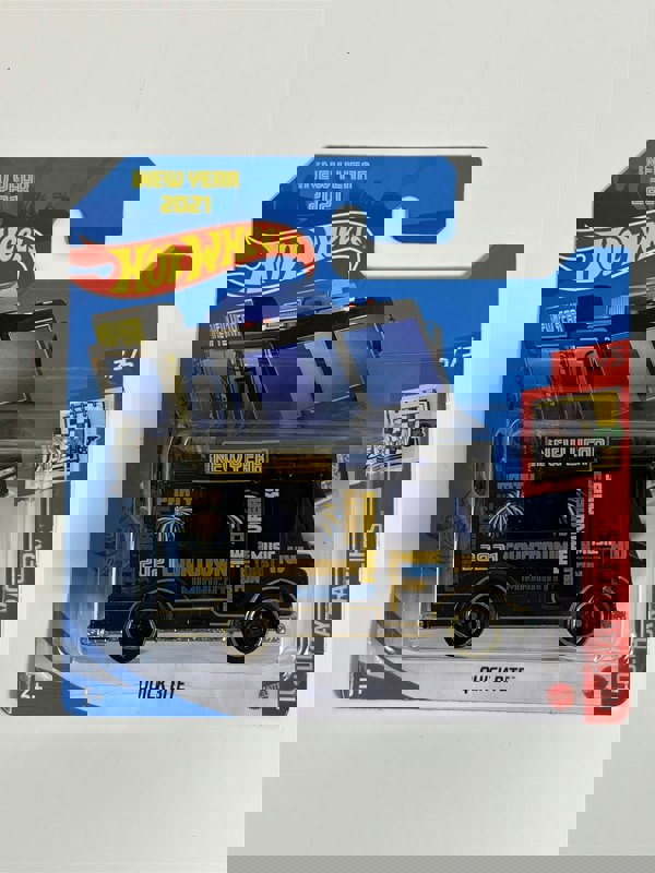 Hot Wheels New Year 2021 Quick Bite Holiday Racers 1:64 GRY78M521 B1