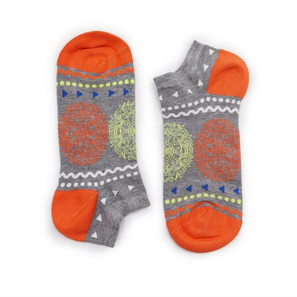 Low-cut bamboo socks in dark gray with orange toes, floral mandala pattern in blue, green, red