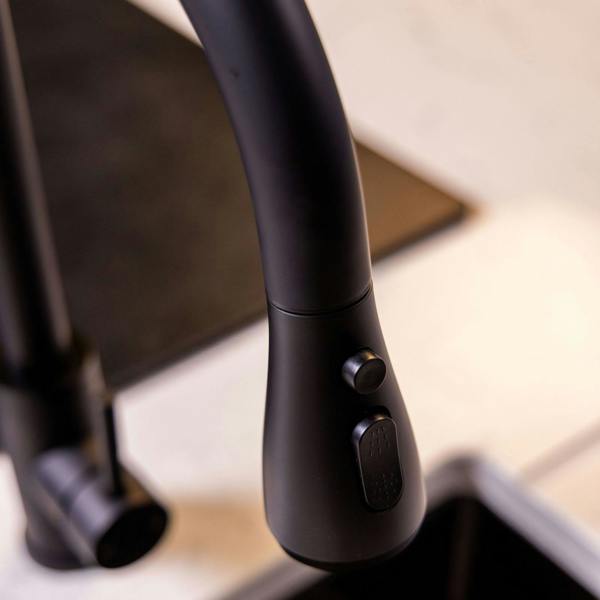 Flode Runda | Kitchen Sink Mixer with Pull out Spray | Matt Black | Oval Head
