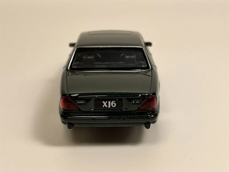 Tayumo Jaguar X16 LHD Emerald Green 1:36 Scale - 36100020
