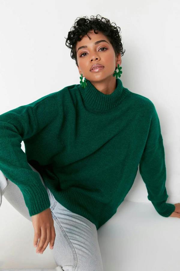Hoxton Gal Relaxed Fit Soft-Texture Knit Sweater