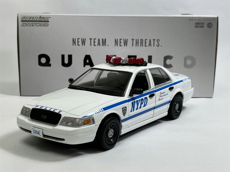 Greenlight Quantico 2003 Ford Crown Victoria 1:24 Scale Greenlight 84183