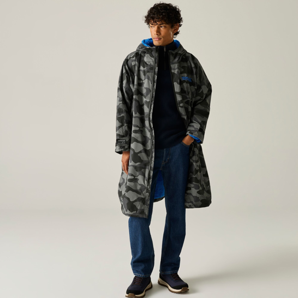 Regatta Unisex Adult Camo Waterproof Changing Robe - Grey/Sonic Blue