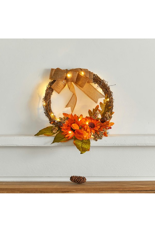 Living and Home D30cm Halloween Decoration Artificial Sunflower Wreath with Lights