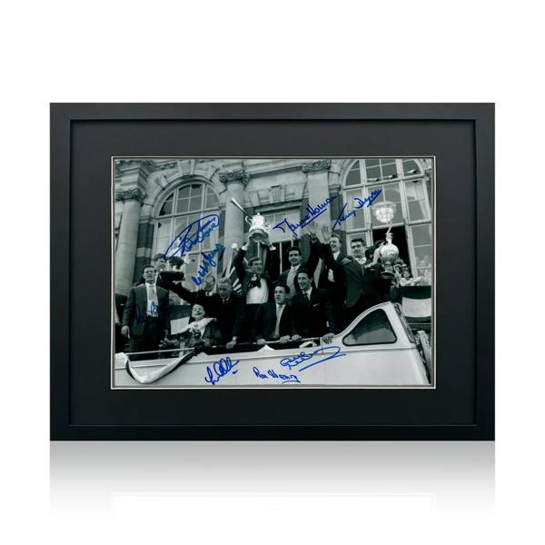 Tottenham Hotspur 1961 Squad Signed By 8 Image 3 Deluxe Mount Frame