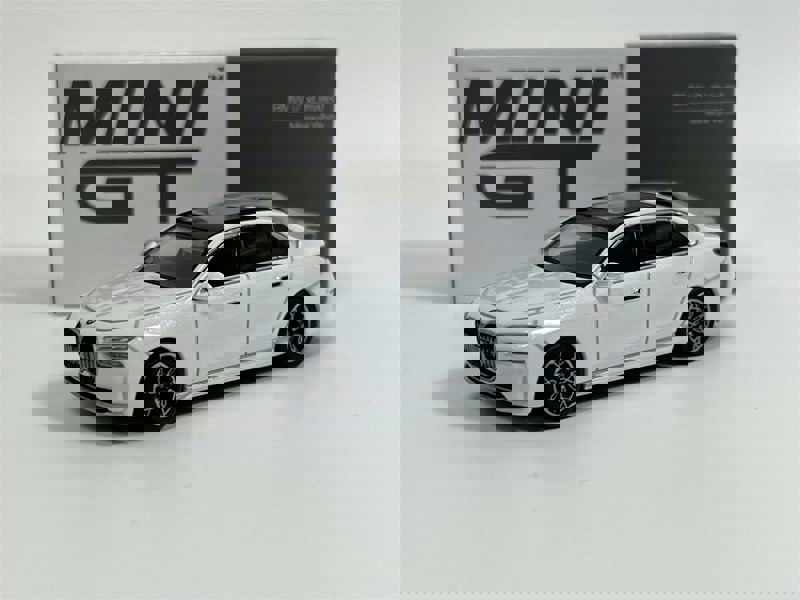 Mini GT BMW i7 xDrive60 Mineral White RHD 1:64 Mini GT MGT00819R