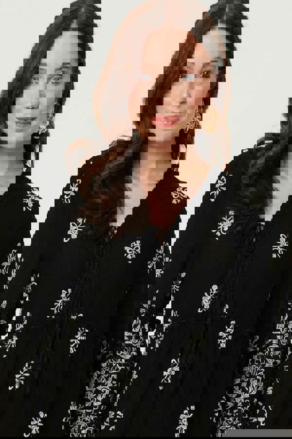 Black | Border Print Relaxed Tiered Short Dress