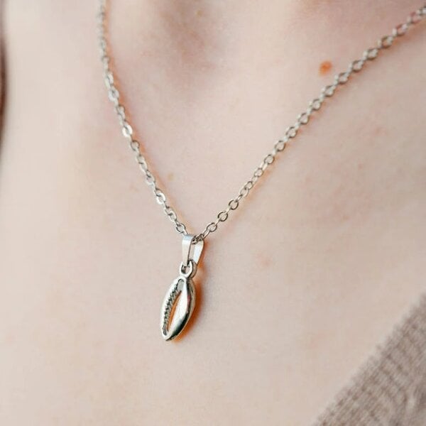 The Colourful Aura Silver Handmade Sea Shell Necklace Cowrie Charm Beach Surfing Pendant Necklace