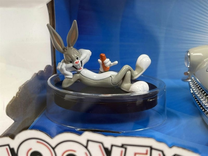 Jada Bugs Bunny Looney Tunes and 1957 Chevrolet Corvette 1:24 Jada 253255041