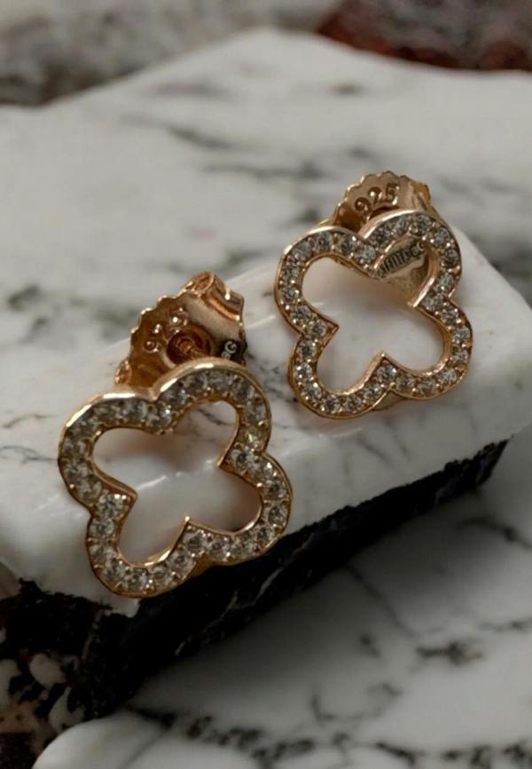 Still life of the earrings.