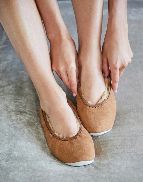 British Boxers Women's Ballet Sheepskin and Suede Slipper Pumps – Chestnut