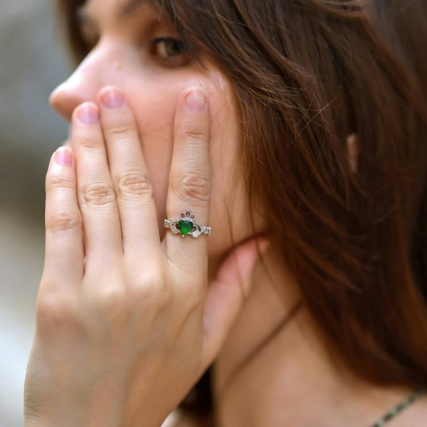 Spero London Sterling Silver Green Claddagh Ring