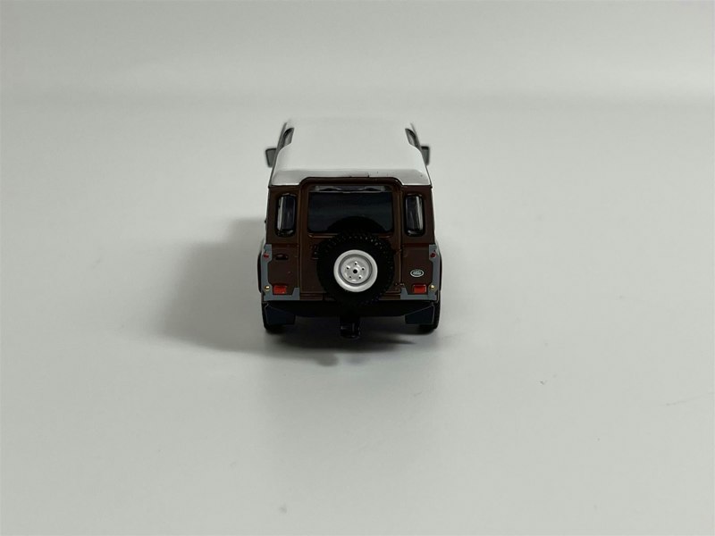 Mini GT Land Rover Defender 110 1985 County Station Wagon Russet Brown RHD 1:64 Mini GT MGT00734R