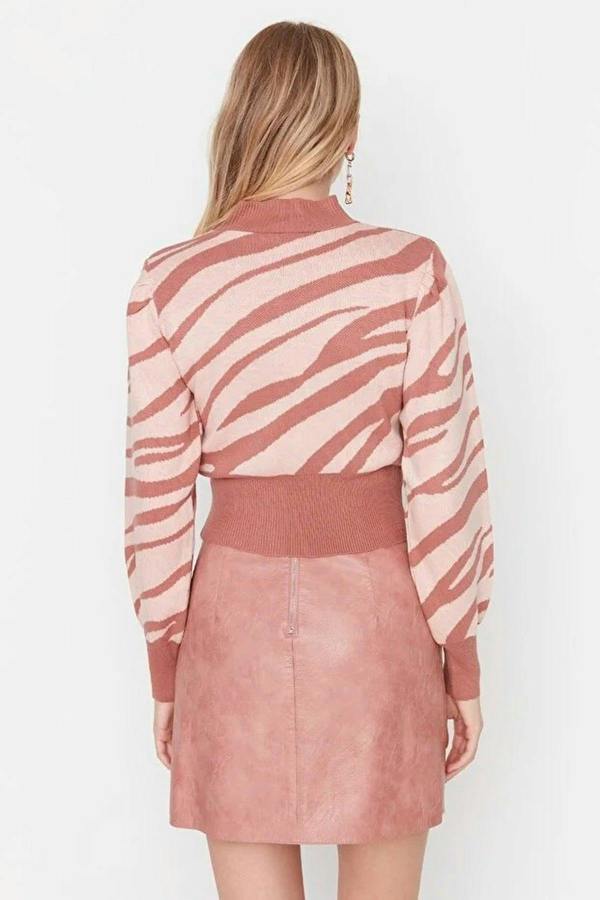 WOVCOR Zebra Print Crop Knit Sweater