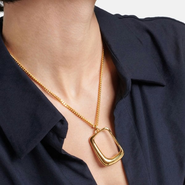 Jacquemus 'The Ovalo' J pendant necklace in a gold tone finish