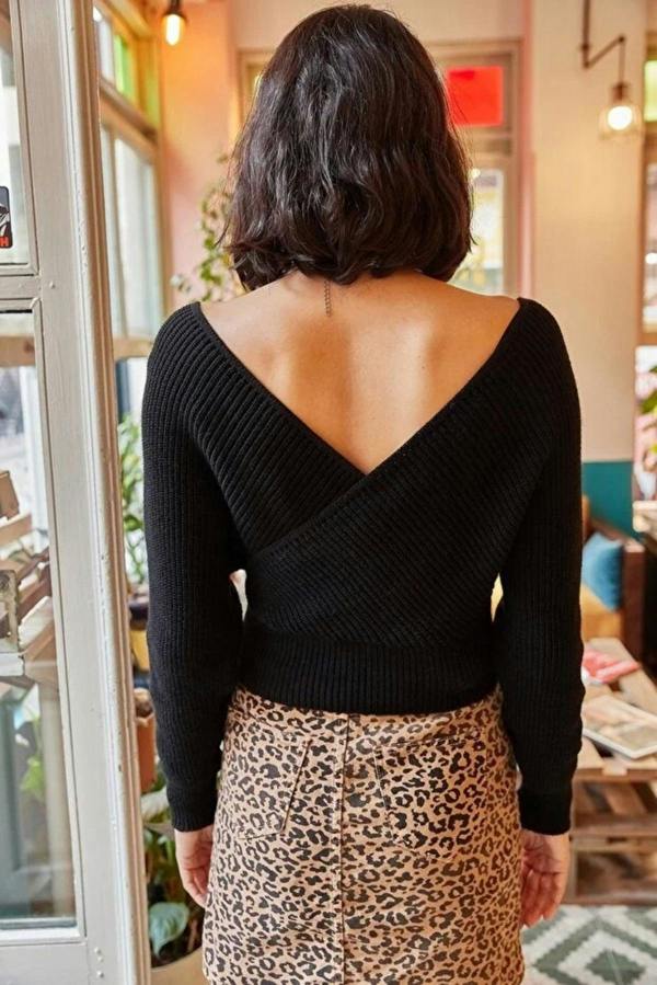 Hoxton Gal Front and Back V-Neck Cropped Knit Sweater