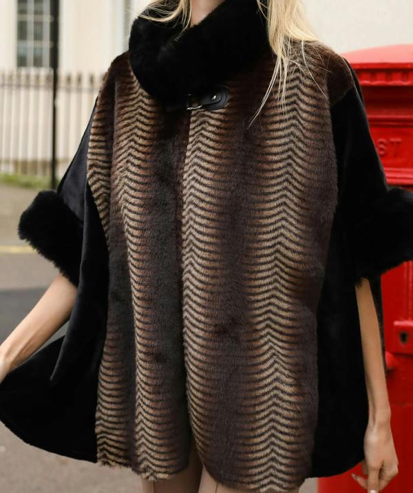 Pia Rossini Zola - Faux Fur Cape