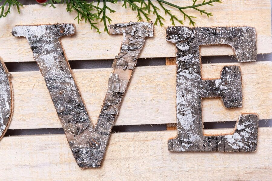 Shatchi 20x40cm Wooden LOVE Letters Sign Christmas Wall Frame Decoration for Festive Home Display