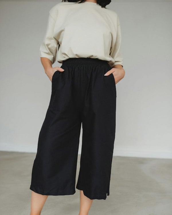 Organic cotton Judy wide leg Black Crop Trousers - image 3