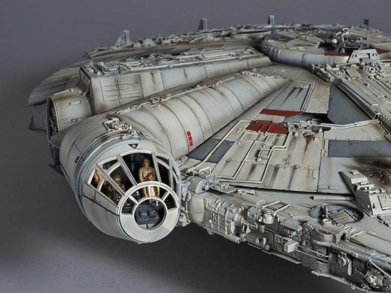 Revell Bandai Star Wars Millennium Falcon (1:72 Scale)