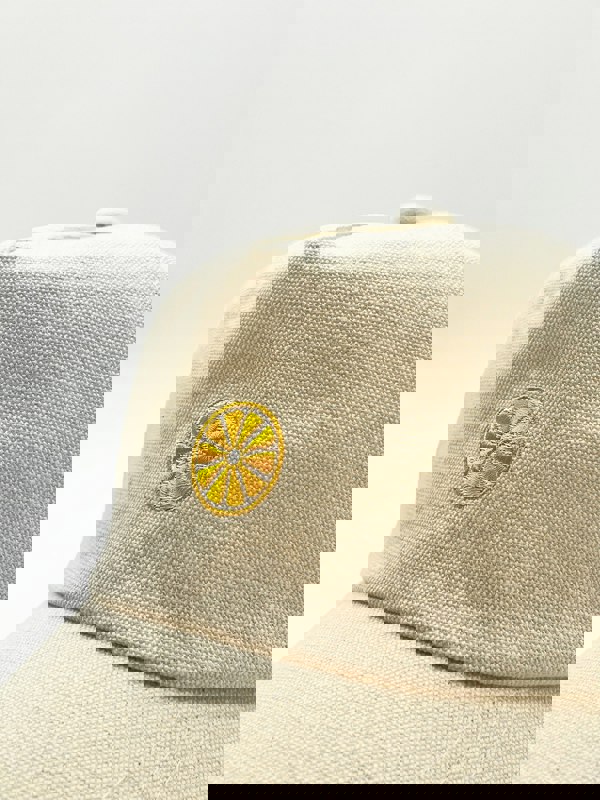 SVNX DANIA Cotton baseball cap with lemon embroidery in cream