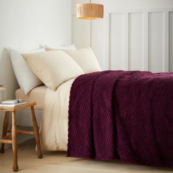 Catherine Lansfield Heat Buddy Cosy Super Thermal Blanket Bedspread Plum