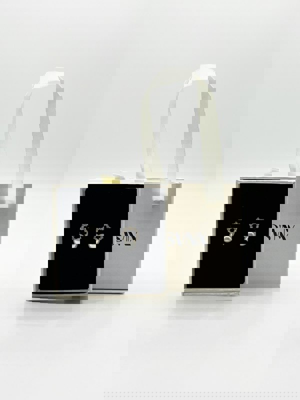 SVNX Pearl Stud Earring on Diamante Circular Wreath