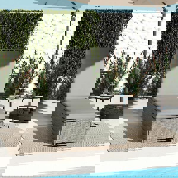 Single Rattan Lounger (Non-Simple)