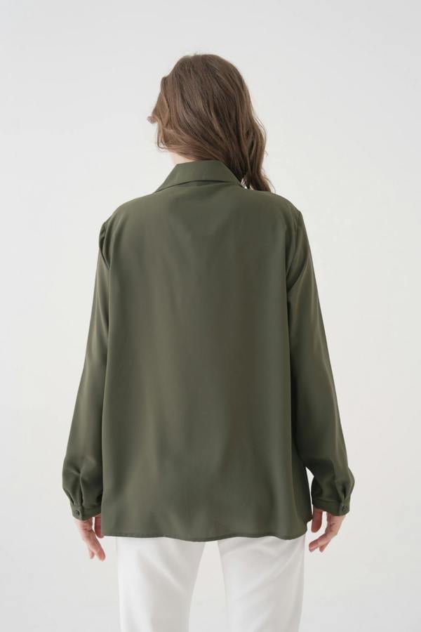 Hoxton Gal Relaxed Fit Long Sleeves Blouse in Khaki