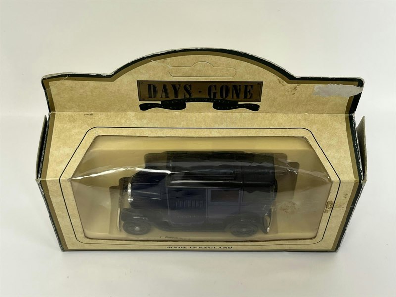 MCSlots Austin Taxi Blue 1933 Days Gone Lledo 47001D B2