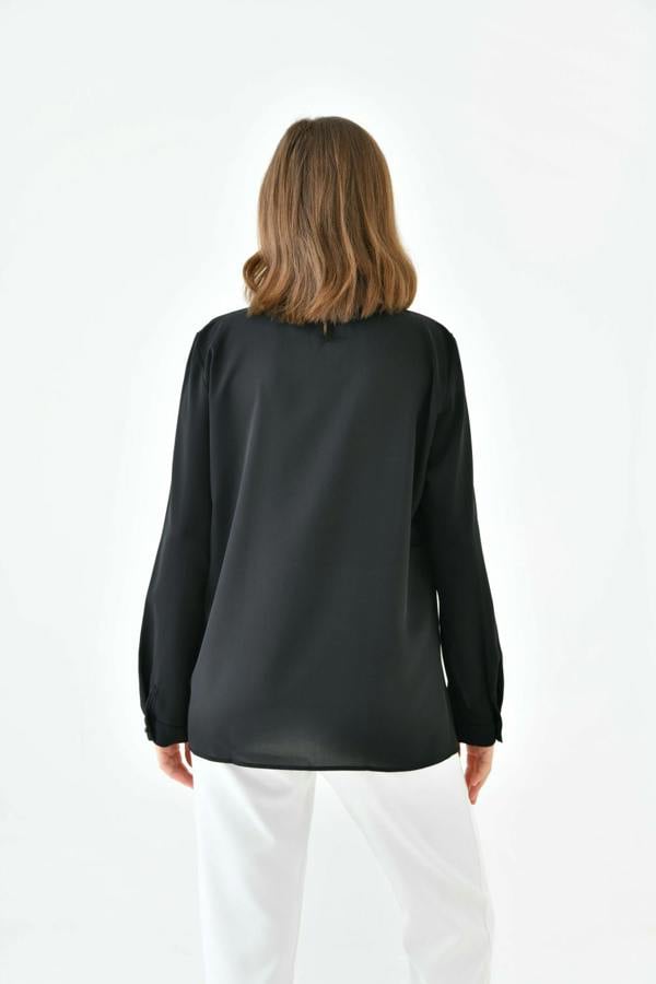 Hoxton Gal Oversized Long Sleeves Brooch Detailed Top in Black