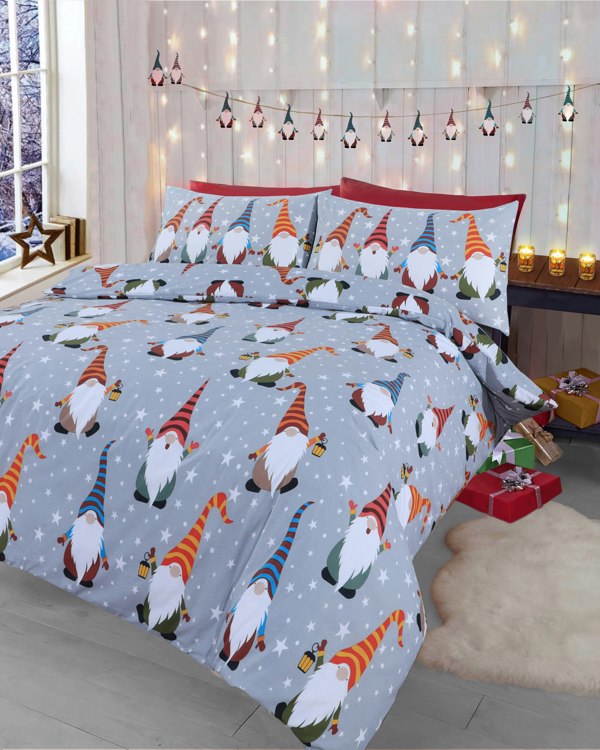 Velosso Whimsical Christmas Gnomes Printed Cotton Blend Duvet Cover & Pillowcase Set - Festive Bedding with Button Enclosure