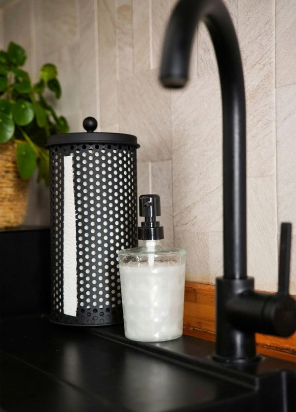 Rozi Black Paper Towel Holder