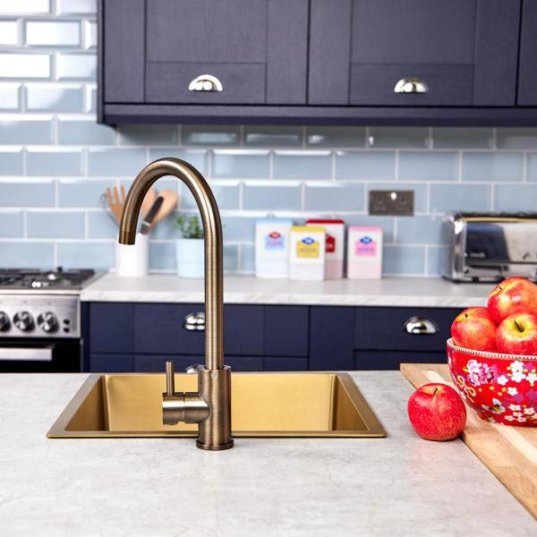 Flode Malaren | Single Lever Kitchen Sink Mixer Tap with Swivel Spout | Swan Neck Design | Antique Brass Finish