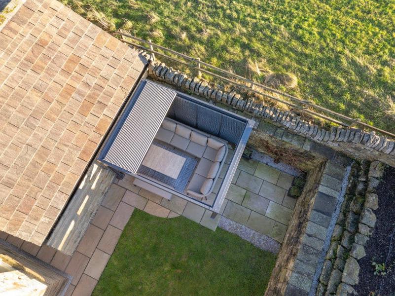 Ocean Designs Aviero 3m x 4m Retractable Free Standing Pergola