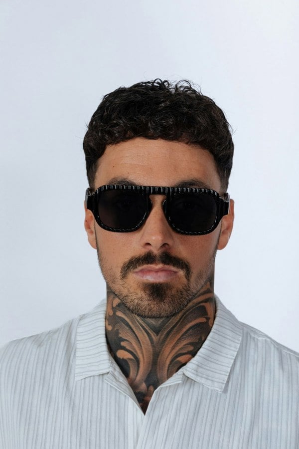 SVNX Retro Ribbed Navigator Sunglasses in Black