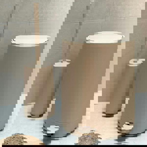 BESLAGSBODEN Sand Plastic Freestanding Toilet Brush and Holder