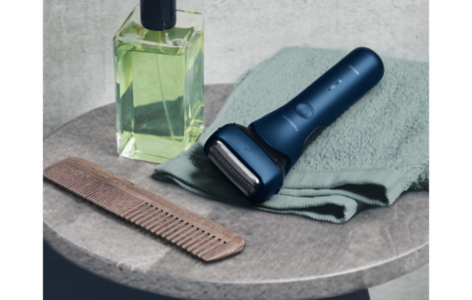 Panasonic ES-LT4B 3-Blade Wet and Dry Electric Shaver, Rechargeable, Skin Comfort Sensor, Multi-Flex 12D Head - Free Gift RRP £10!