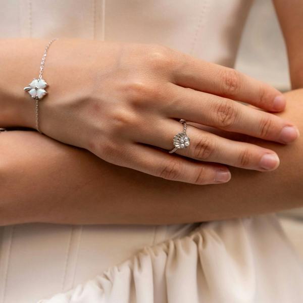 Spero London Scallop Shell Pearl Sterling Silver Ring