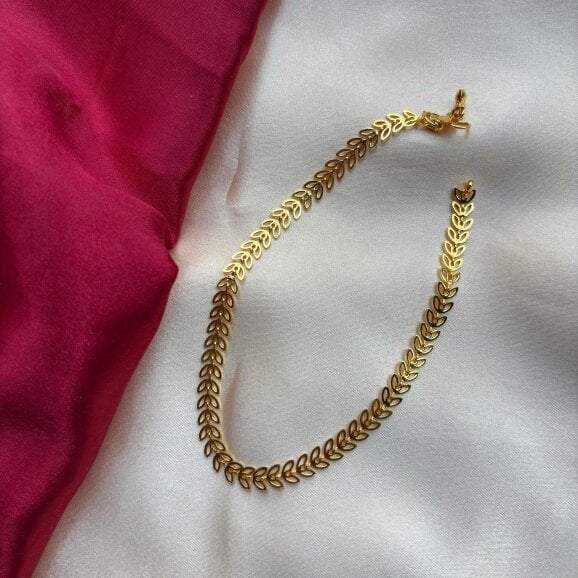 The Colourful Aura Golden Brass Hollow Leaf Minimalist Boho Thin Slim Foot Payal Anklet