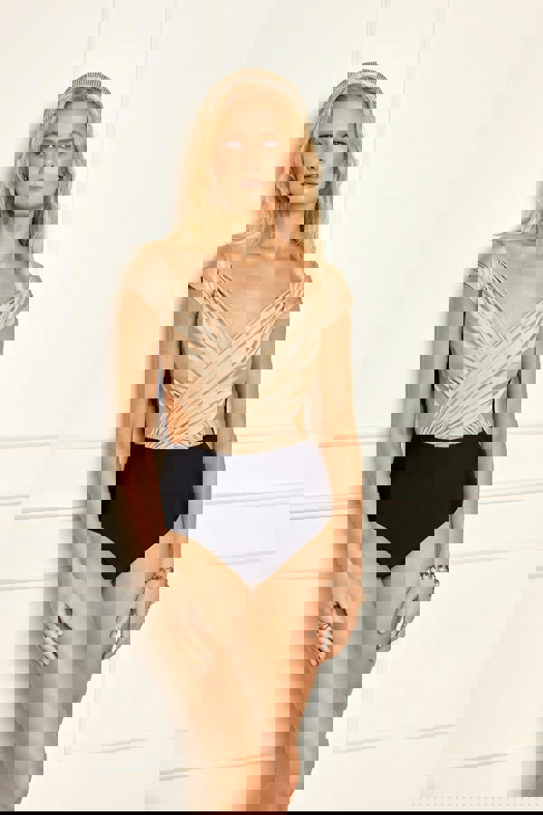 Revolve "Crème"