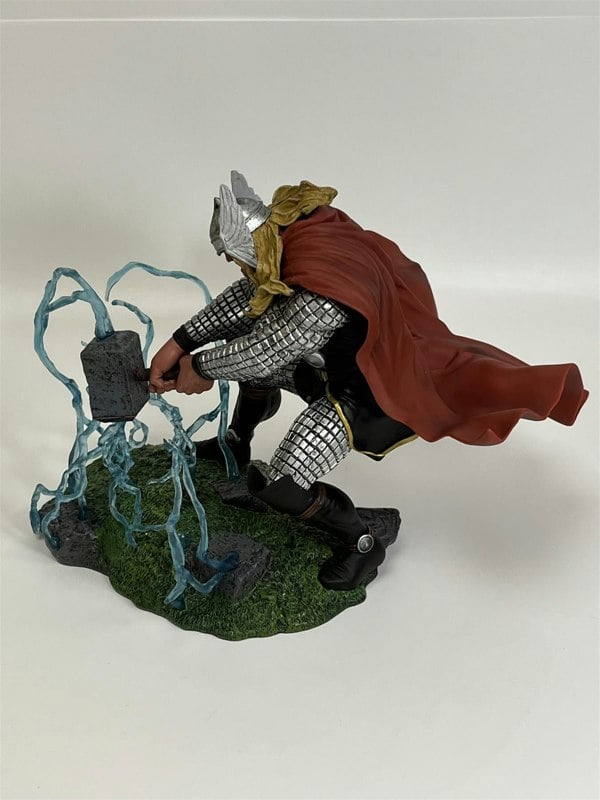 MCSlots The Mighty Thor 8 Inch Scale Gallery Diorama Diamond Select NOV182284