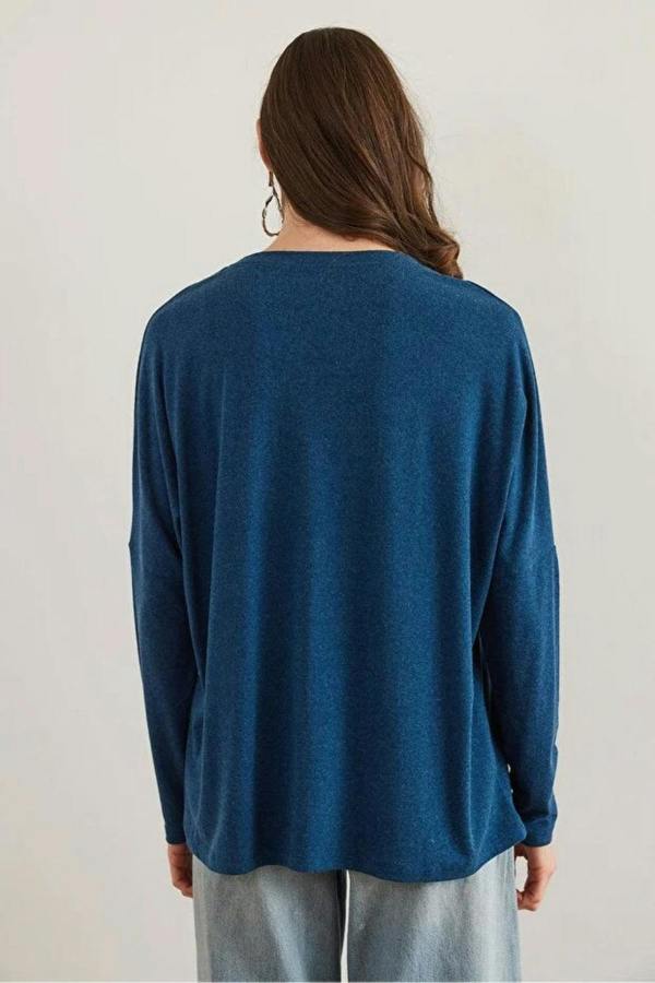 Hoxton Gal Crew Neck Batwing Wool Sweater