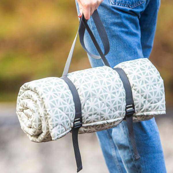 Newbury Quilted Picnic Rug - 125x125cms - Triangle