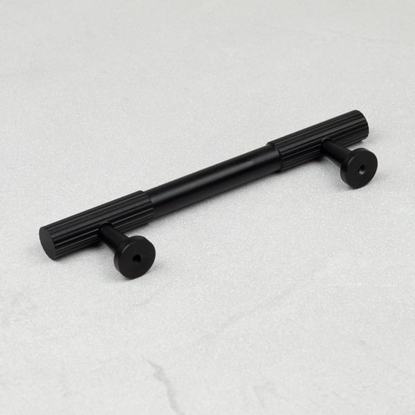 Handle & Home Matt Black Reeded Knob/Handles