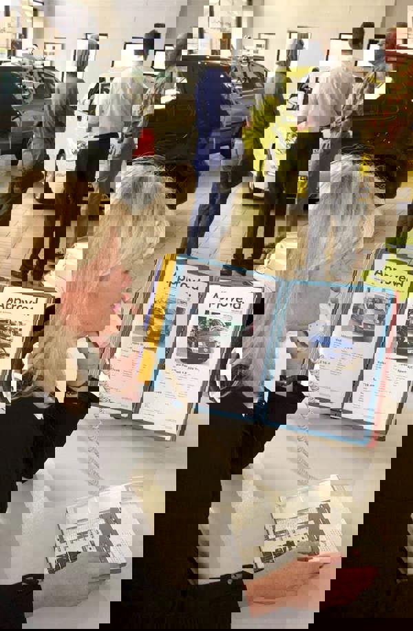 Durable VARIO TABLE 10 Display Panel Desk Stand | 10 Panels | A4 Colour Coded