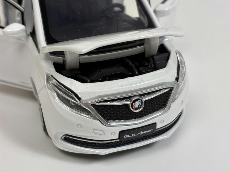 Tayumo Buick GL8 LHD Light & Sounds White 1:32 Scale 32601510