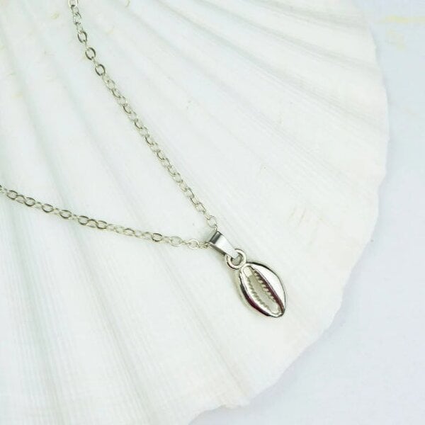 The Colourful Aura Silver Handmade Sea Shell Necklace Cowrie Charm Beach Surfing Pendant Necklace